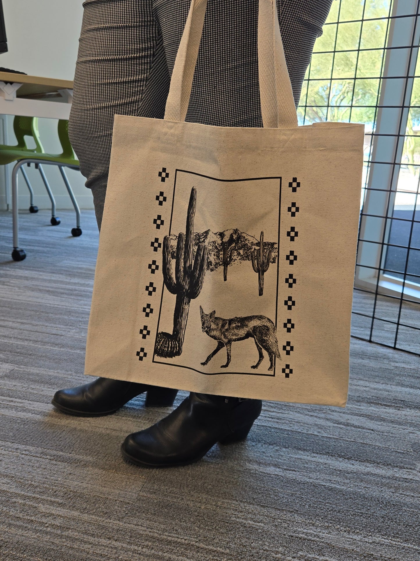 Ban Ki Tote Bag (Coyote's Home) Large